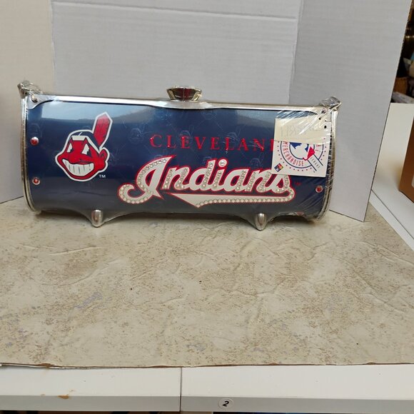 Cleveland Indians (Guardians) Littlearth Fender Flair Recycled Aluminum Purse - Picture 5 of 11